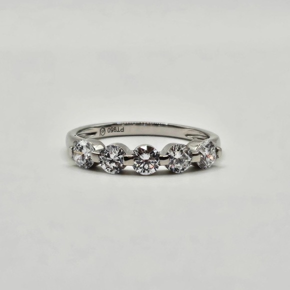 1.00 CT 950 Platinum Round Brilliant Five Stones VS2 Diamond Ring Wedding Band - Picture 3 of 8